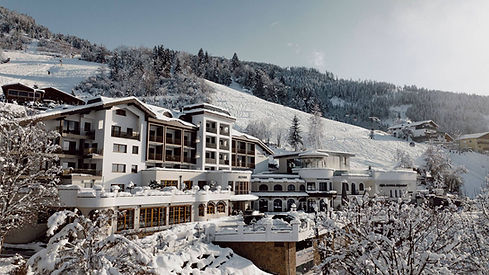 alpinaalpendorf-hotel-direktanderpiste-skiinskiout.jpg
