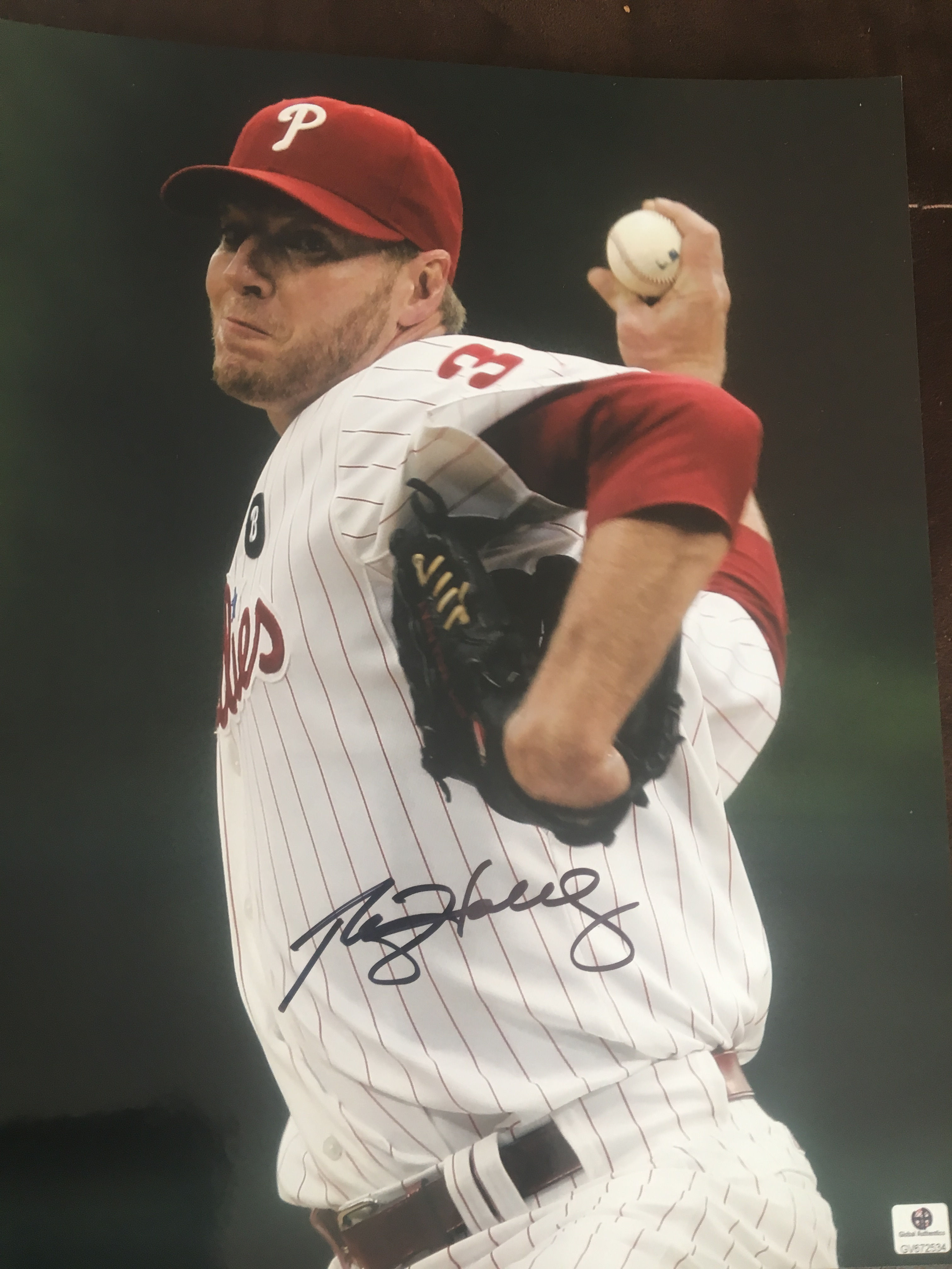 ROY HALLADAY PHILLIES SIGNED 11X14 GLOBAL CERT