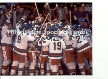 1980 OLYMPIC ICE HOCKEY MIRACLE ON ICE GOLD MEDAL CELEBRATION PHOTO #2 ERUZIONE