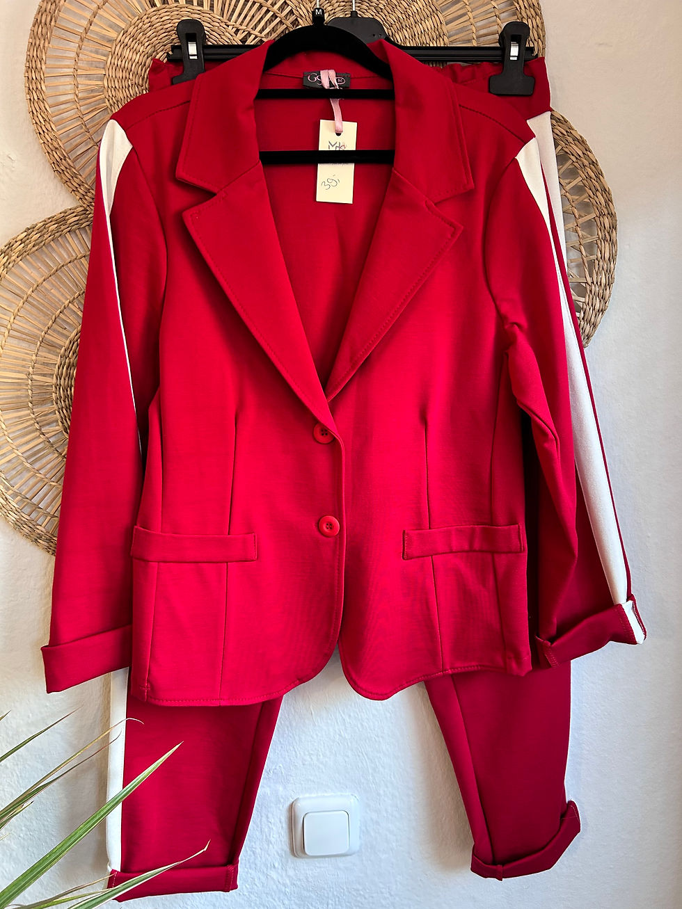 Miniaturbild: Anzug mit Streifen 