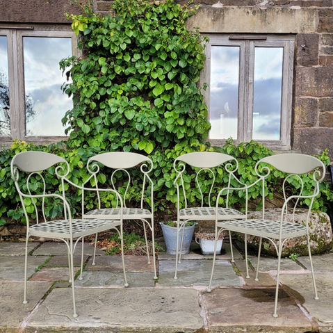 Furniture painting commission
Metal garden chairs painted with Frenchic Olivia