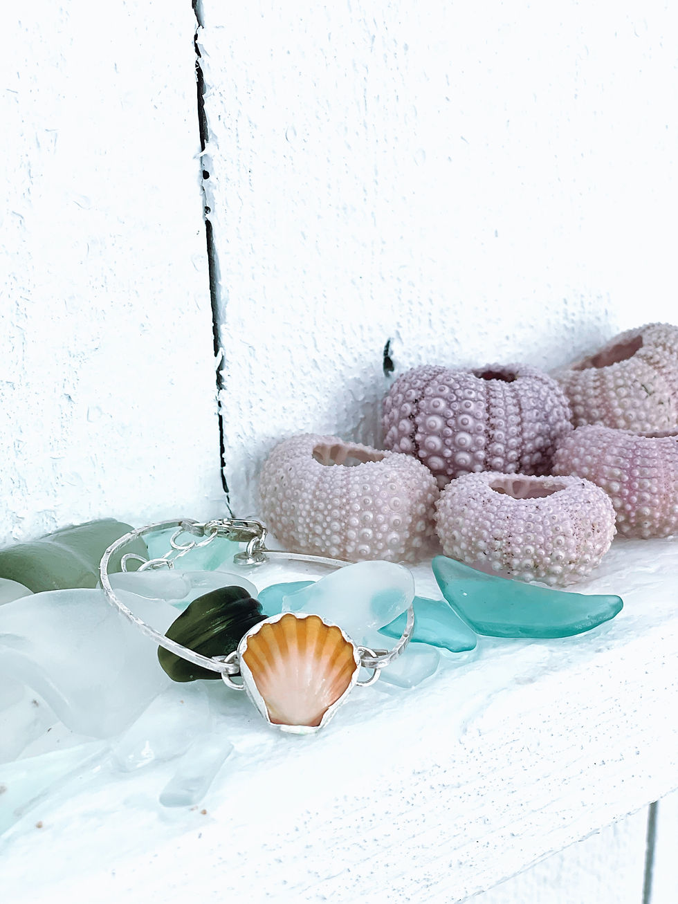 Thumbnail: Dainty Sunrise Shell Clasp Bracelet