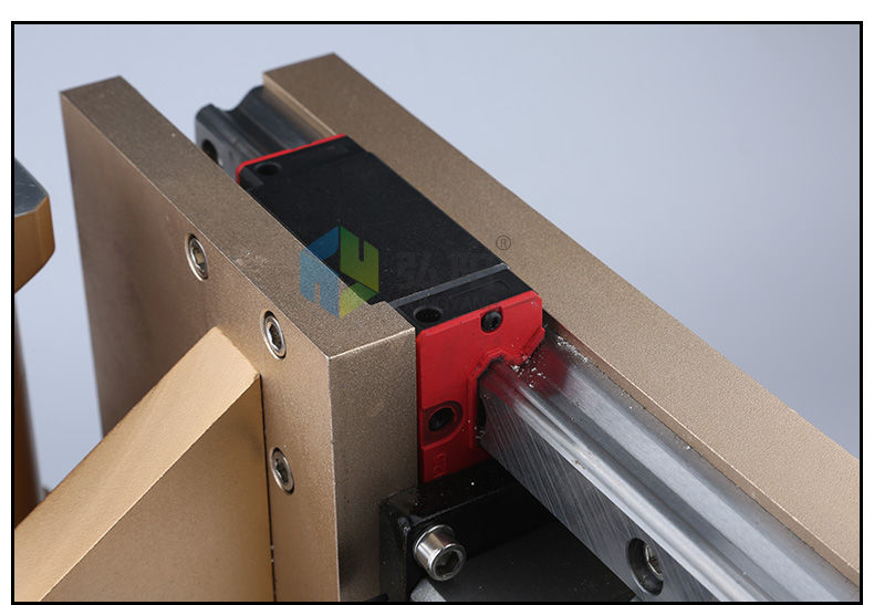 Thumbnail: Automatic tool change of spindle CNC milling cutter