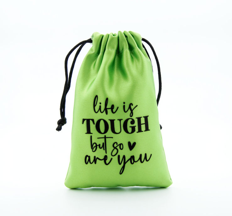 פאוצ' שרוכים ירוק עם כיתוב life is tough but so are you
