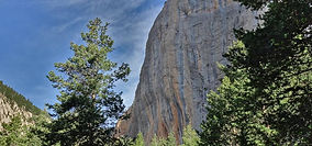 Vista de la Roca del Ferrús, a la serra d'Ensija