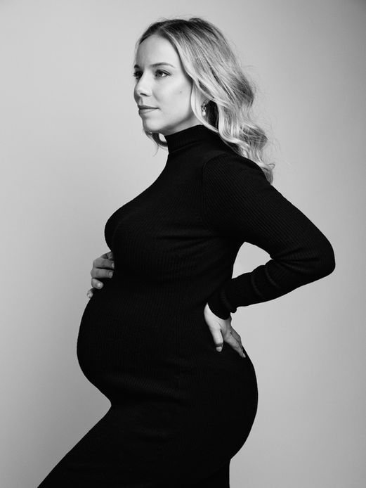 Zwangerschapsfoto in de fotostudio in leuven.