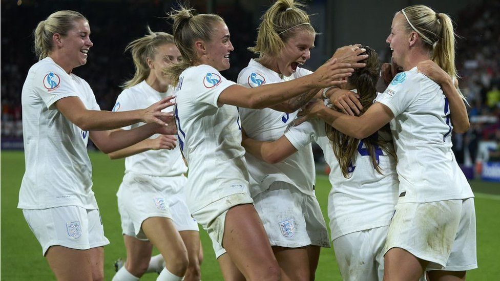 lionessess.jpeg