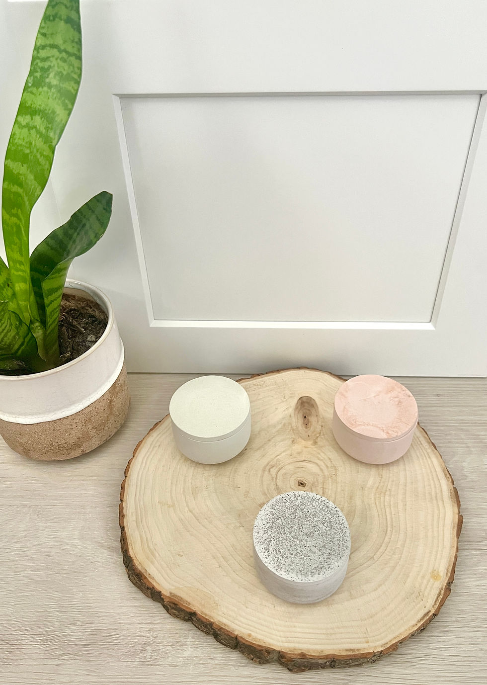 Thumbnail: Round Jesmonite multi-use holder