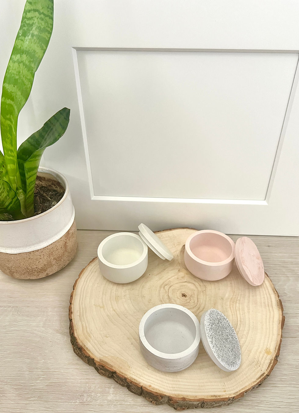 Thumbnail: Round Jesmonite multi-use holder