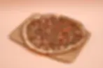 Pizza libanaise avec viande hachée, oignons et poivrons