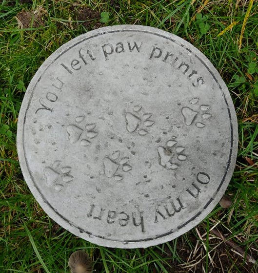 Memorial plinth