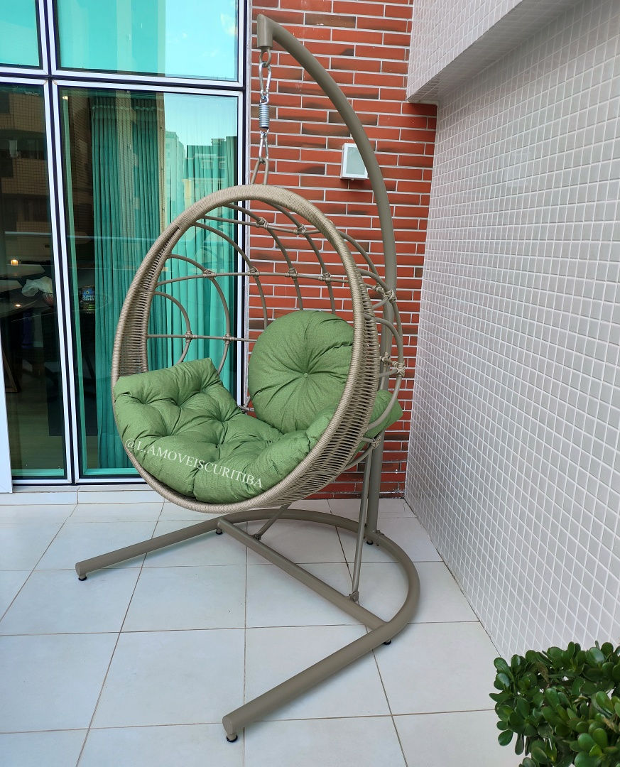 Balanço suspenso em alumínio e corda náutica para varanda, sacada e área externa.
Móveis para área externa