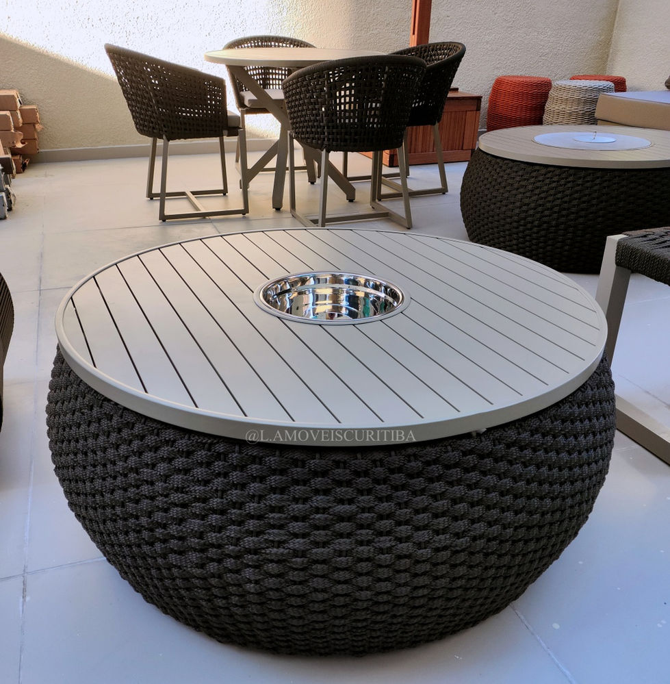 Mesa de centro em alumínio e corda náutica, com sistema de lareira e champanheira (2x1) em inox, para sacada, piscina, varanda e área externa.
móveis para área externa