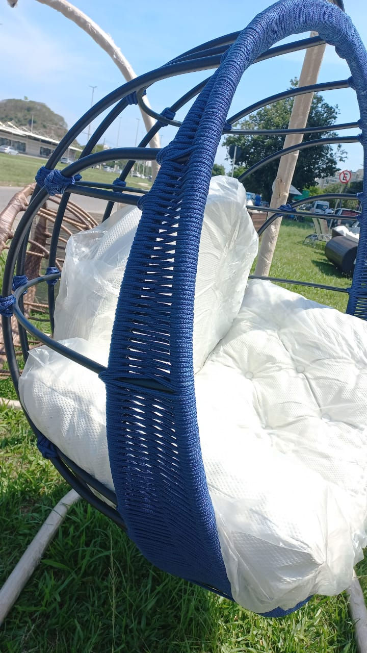 Balanço suspenso em alumínio e corda náutica para varanda, sacada e área externa.
Móveis para área externa