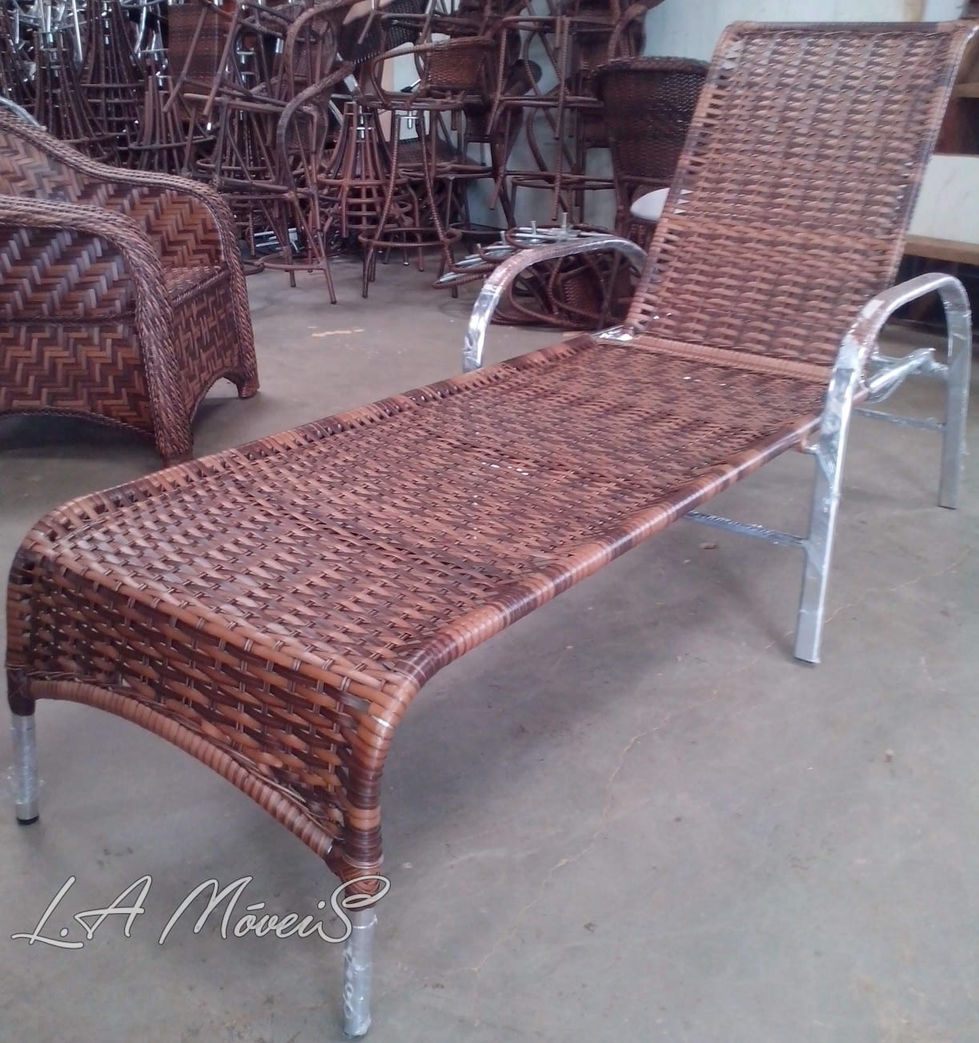 Espreguiçadeira para piscina em fibra sintética para área externa