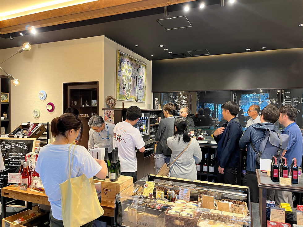 コンクール受賞ワインや希少なワインなど、井上石灰工業さんの解説を聞きながら購入できる贅沢な時間でした