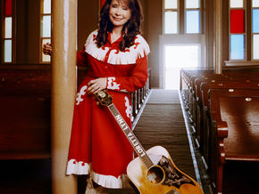 Country Music Honors Loretta Lynn with 'Coal Miner's Daughter' Tribute