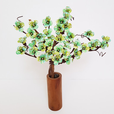 Bonsai Tree în vaza de lemn de cireș este disponibil la magazinul Mobexpert Pipera