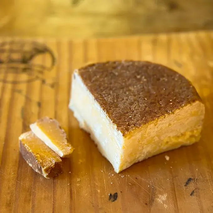 Miniatura: 1/2 PEÇA Queijo Ouro Velho