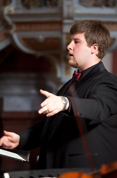 Bauer-Makarenko dirigiert.jpg