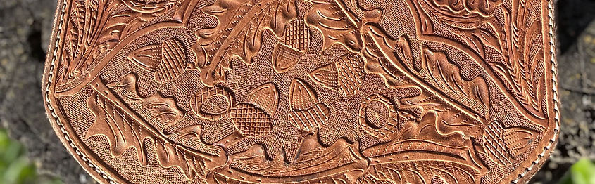 oak acorn carving.jpeg