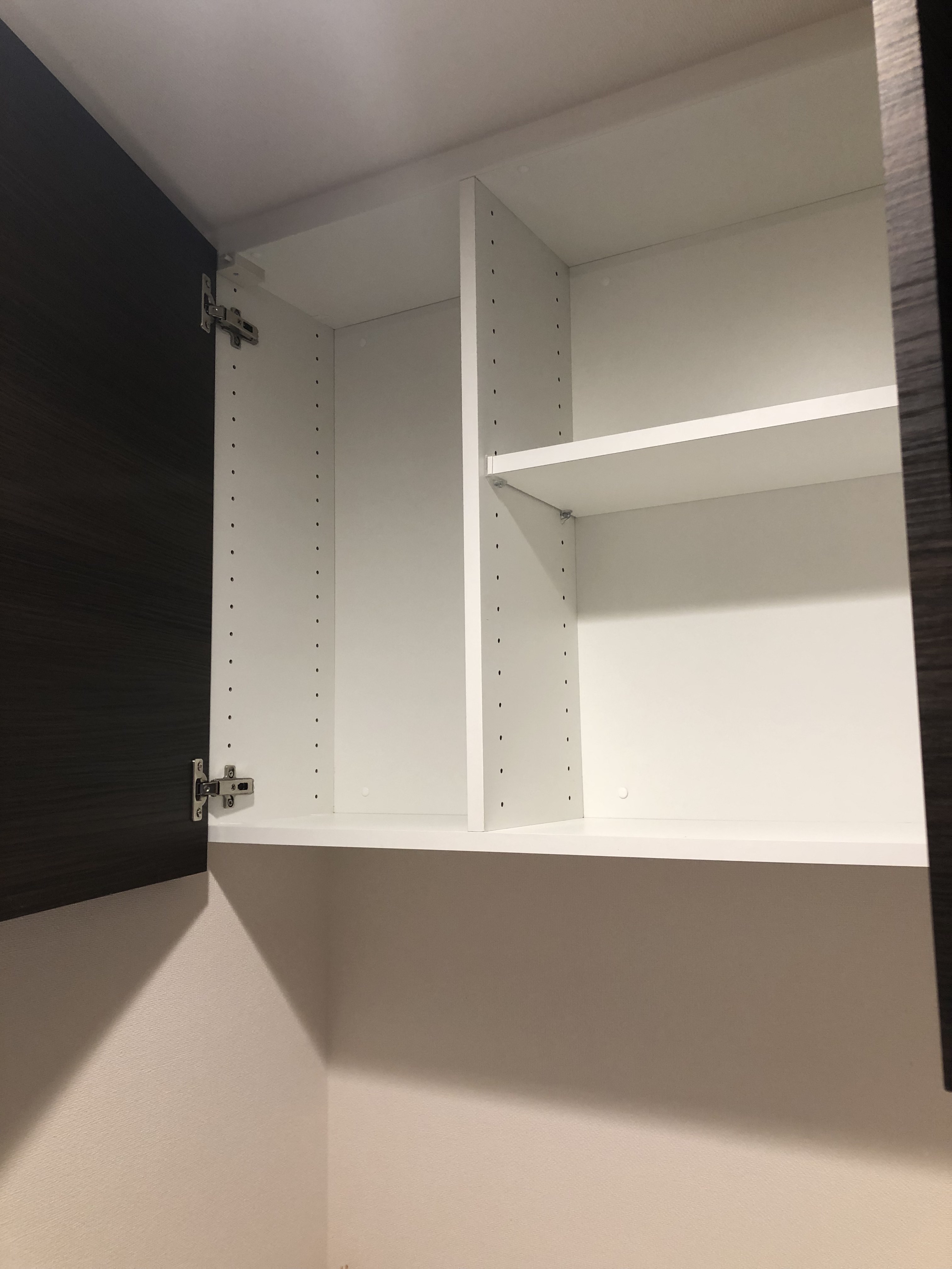 おトイレの吊り戸棚
