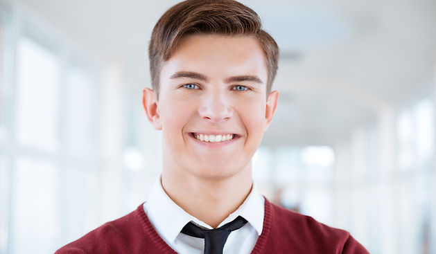 Disparos en la cabeza del hombre joven