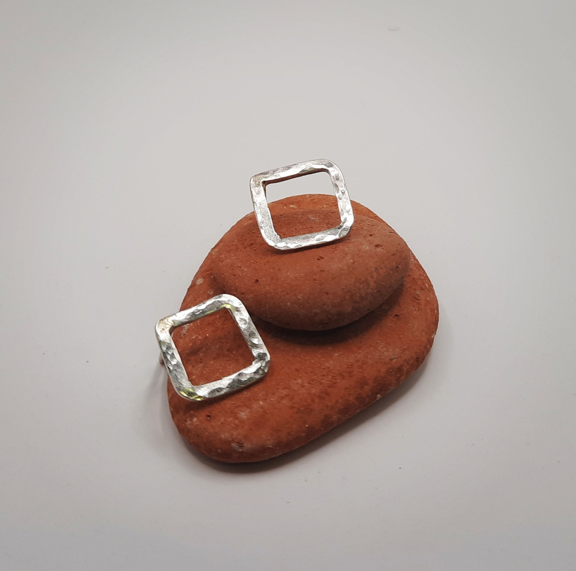 Mini square earrings