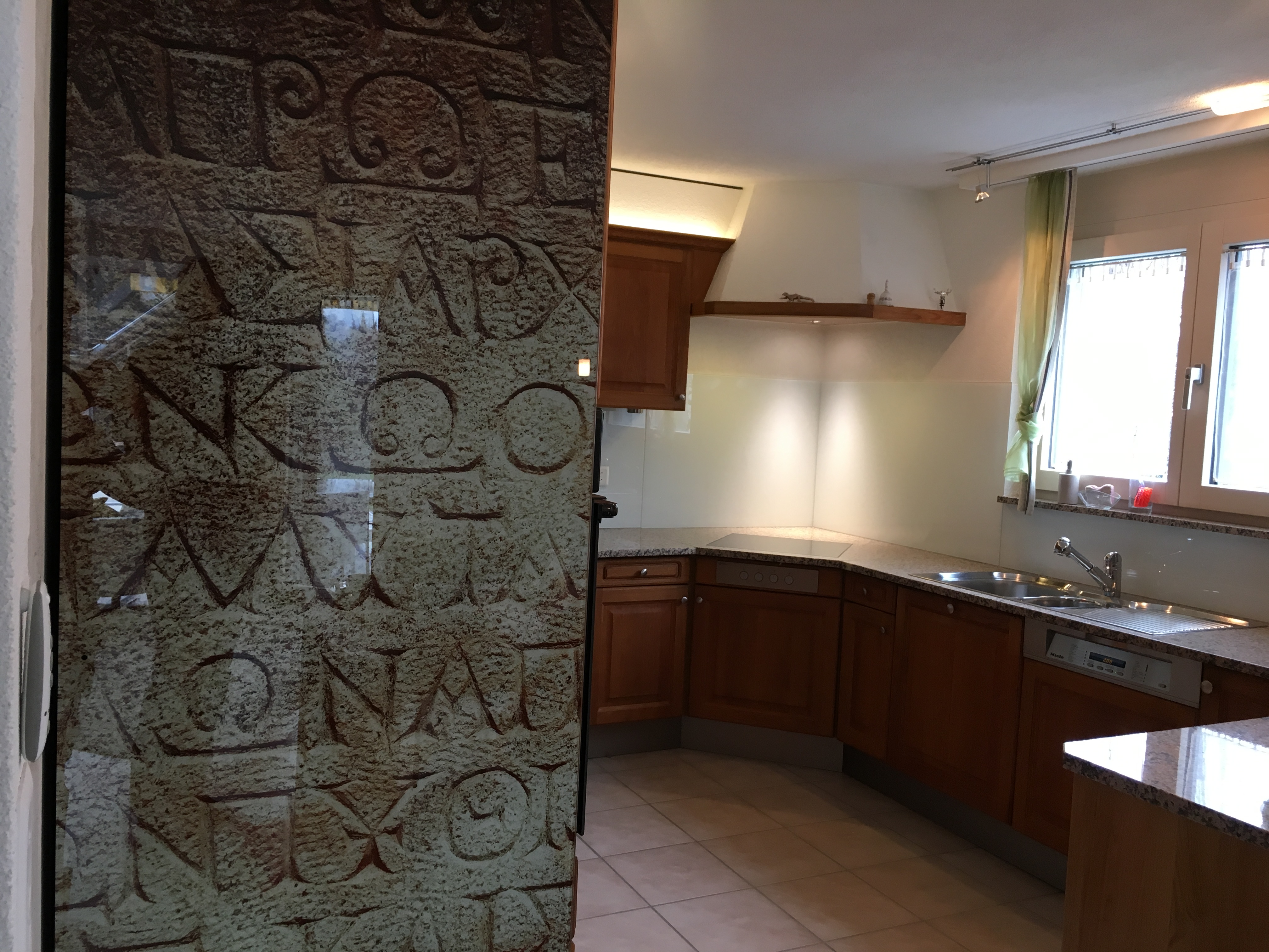 Motivrückwand bei Küchenschrank