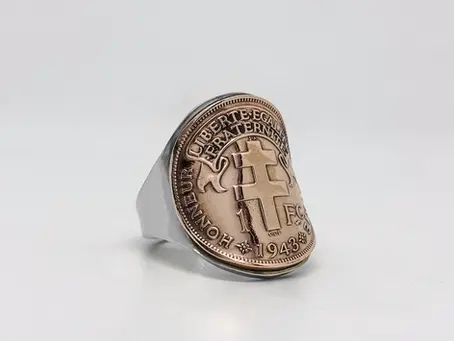 Bague Croix de Lorraine : symbole et histoire d’un bijou de caractère