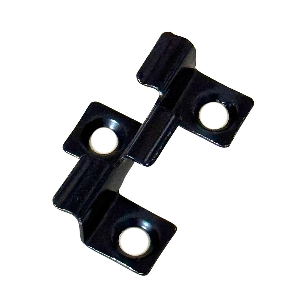 Fekete színű rozsdamentes acél köztes rögzítőklipsz WPC teraszokhoz