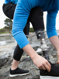 Coureur avec une jambe amputée