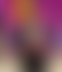 Delfim Dores, COO do LAS Group, segura o Prémio Co-Inovação 2024 da Quidgest em nome da CEO Luísa Caldeira, durante o Q-Day Conference na Culturgest, Lisboa – reconhecimento pela inovação na formação aeronáutica.