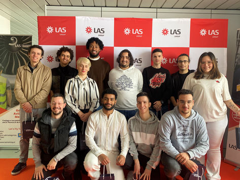 Técnicos recém-formados na Subcategoria A1 pela LAS Training prontos para integrar equipas da Lufthansa Technik em Malta e Budapeste, após conclusão de curso em manutenção aeronáutica.