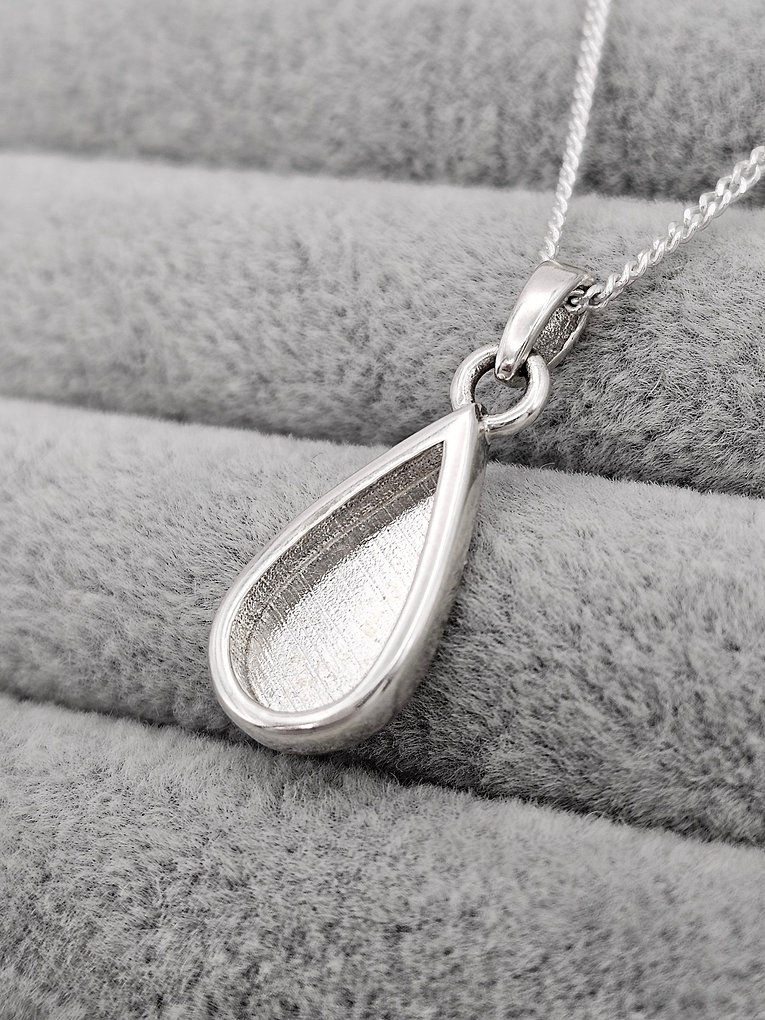 Thumbnail: 'Rita' Teardrop Pendant