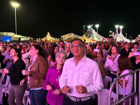 Acude el gobernador y su esposa a ver a Los Ángeles Azules que cantaron ante 45 mil victorenses