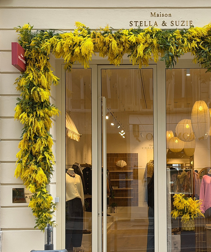 Canopée Marseille - Décoration et scénographie de vitrines florales à Marseille.jpg