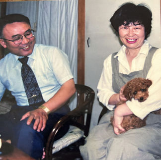 因女兒飼養過的寵物都相繼夭折,遠藤夫婦便將愛犬取名「以利亞」,寄寓健康長壽的盼望。