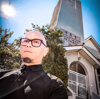 教會的弟兄姊妹用愛陪伴他度過人生風暴。