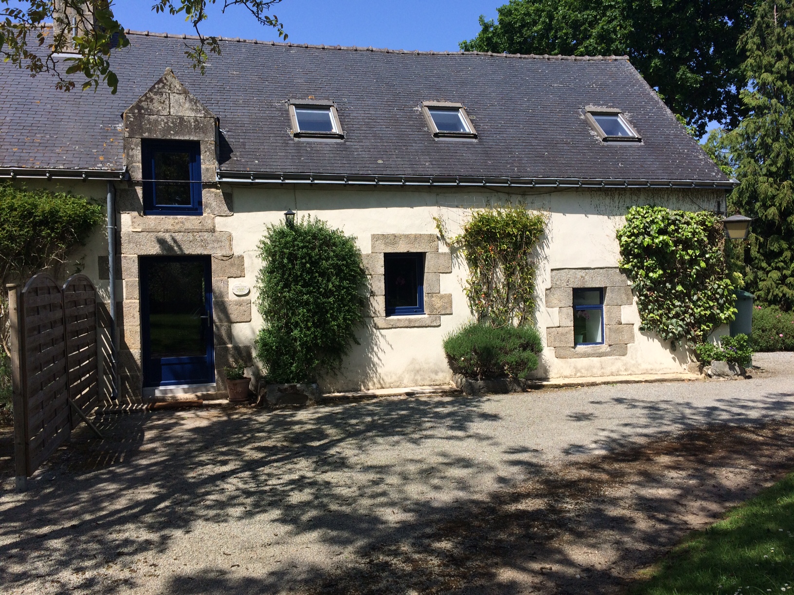 Façade en pierre de la longère bretonne