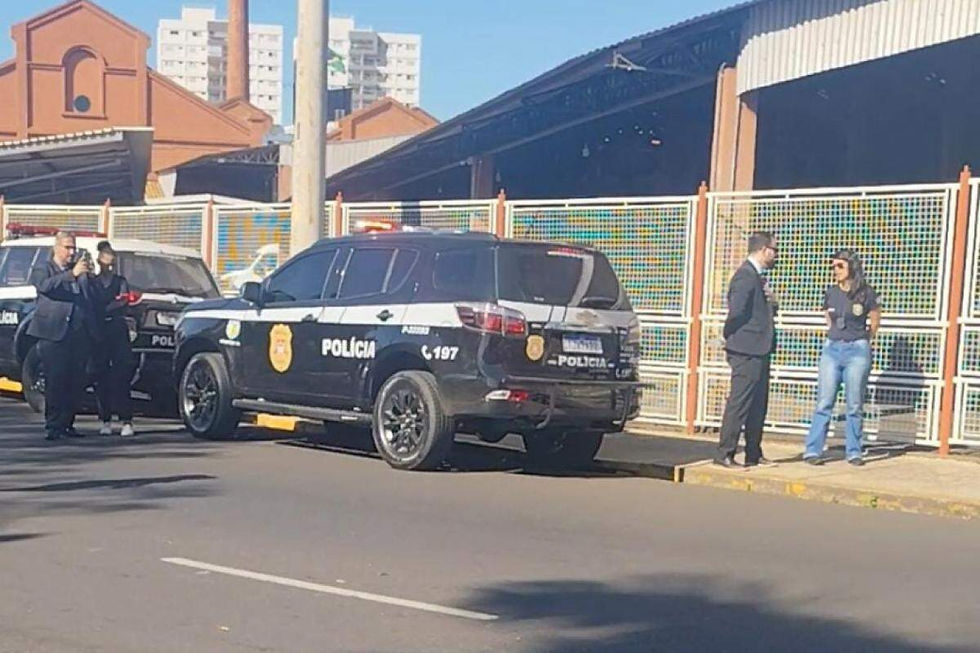 Jovem nega estar seminua ou no colo de juiz aposentado durante atropelamento fatal