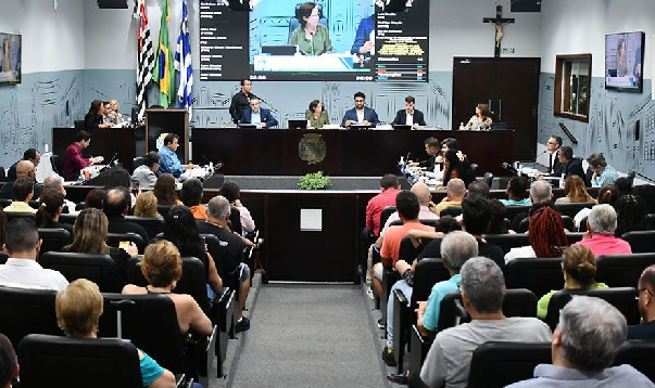 Proposta de aumento de 153% no salário dos vereadores volta à pauta em Araçatuba e deve ser arquivada