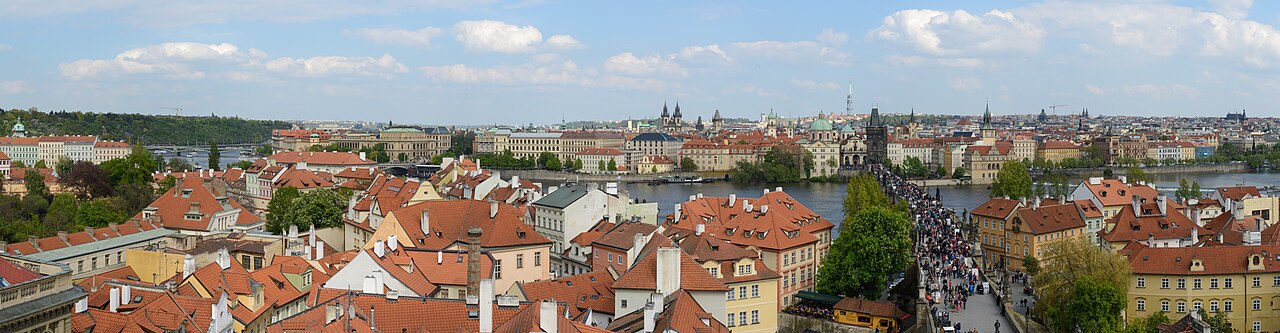 Panorama di Praga con il Ponte Carlo e la Città Vecchia