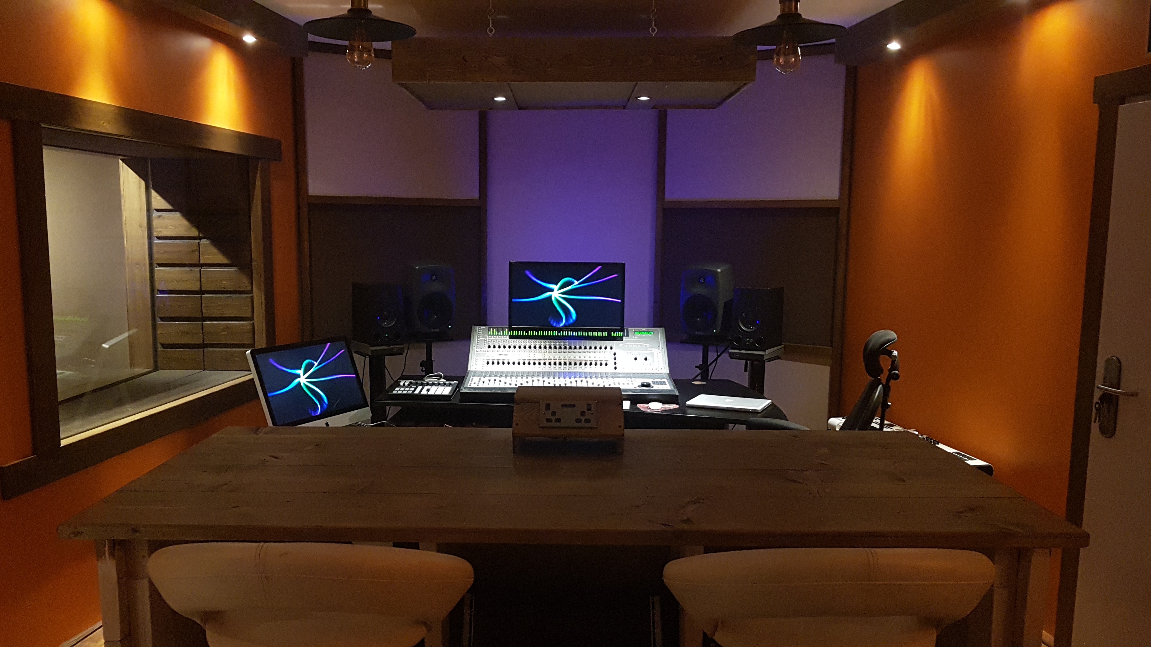 RECORDING STUDIO Manchester Vibratone Sound Studio