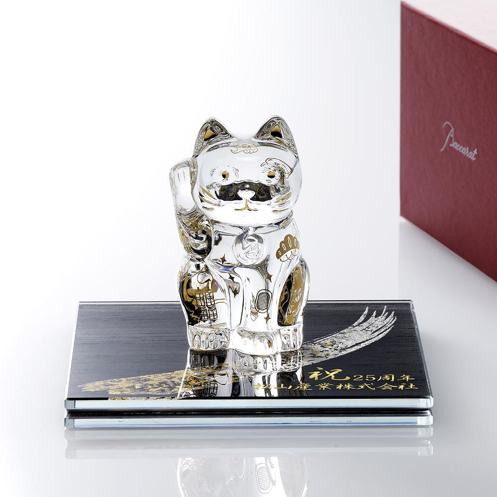 正規店入荷,名入れ代込,ロゴ対応,Baccarat,バカラ,まねき猫,宝づくし,ITOKO,伊と幸,シルクガラス,台座,黒染金彩墨描,15×15cm,オリジナルセット,絹ガラス,名入れ,彫刻,刻印,ギフト,記念品,招き猫,開店祝い,開業,法人,周年,