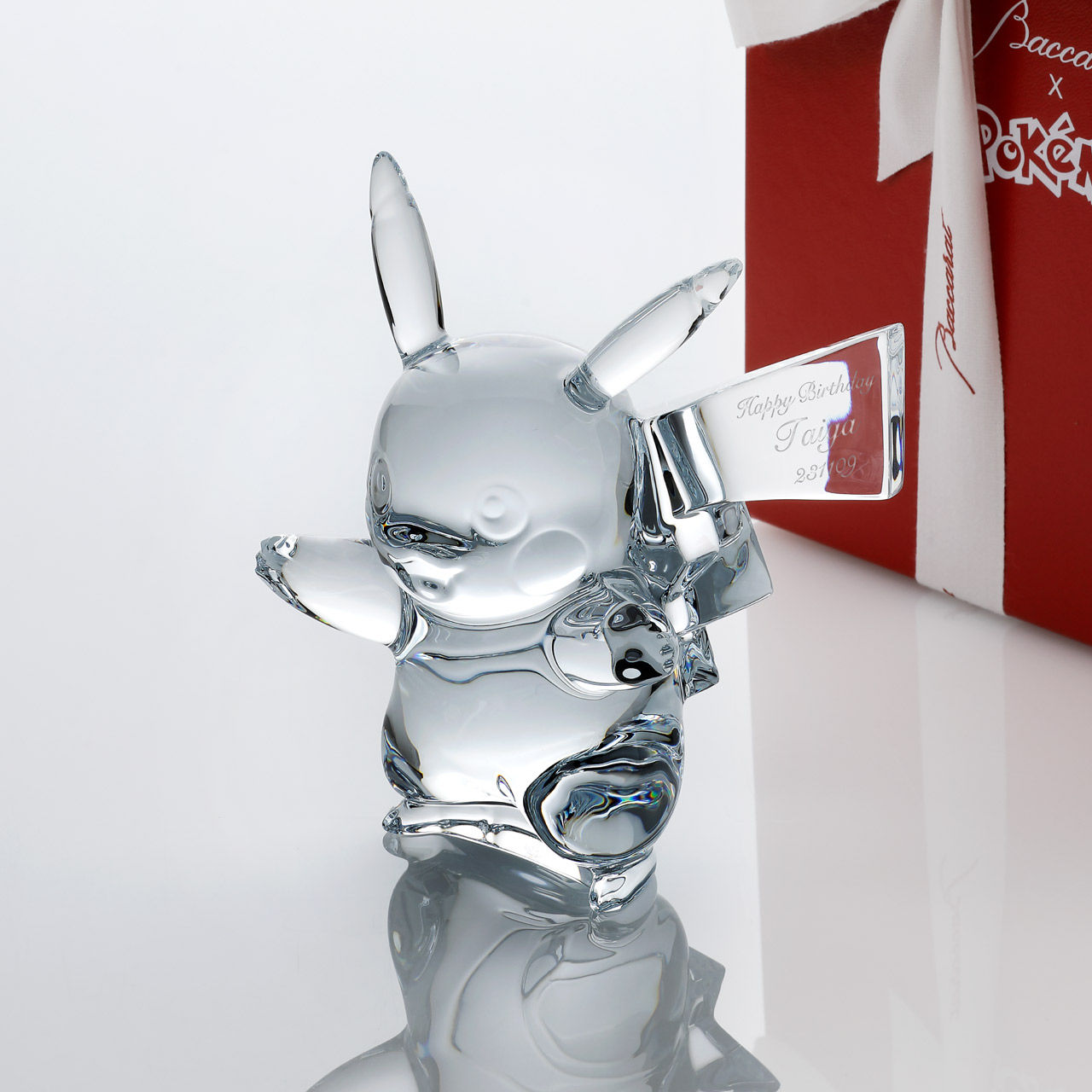 バカラ,ポケモンコレクション,ピカチュウ,14.5cm,正規品,Baccarat,名入れ,名前,彫刻,刻印,ホールインワン,誕生日,誕生祝,還暦祝,引越祝,記念品,置物,ペーパーウェイト,インテリア,プレゼント,ギフト,法人記念品,新築祝,紙袋付,オ