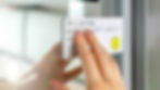 persona che usa il braille