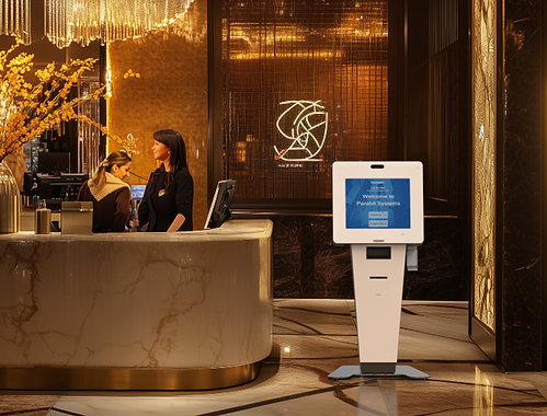 Parabit-Selbstbedienungskiosk in der Lobby eines Luxus-Casinos, der den Check-in der Gäste und die automatisierte Besucherverwaltung unterstützt.