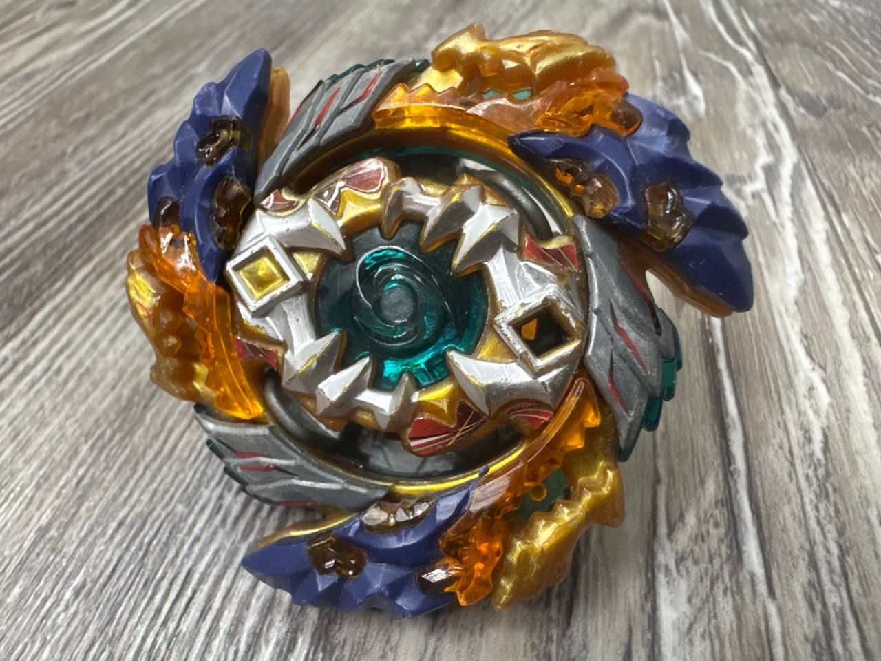 Beyblade Burst Cho-Z B-122 Geist Fafnir 8’ Absorb
