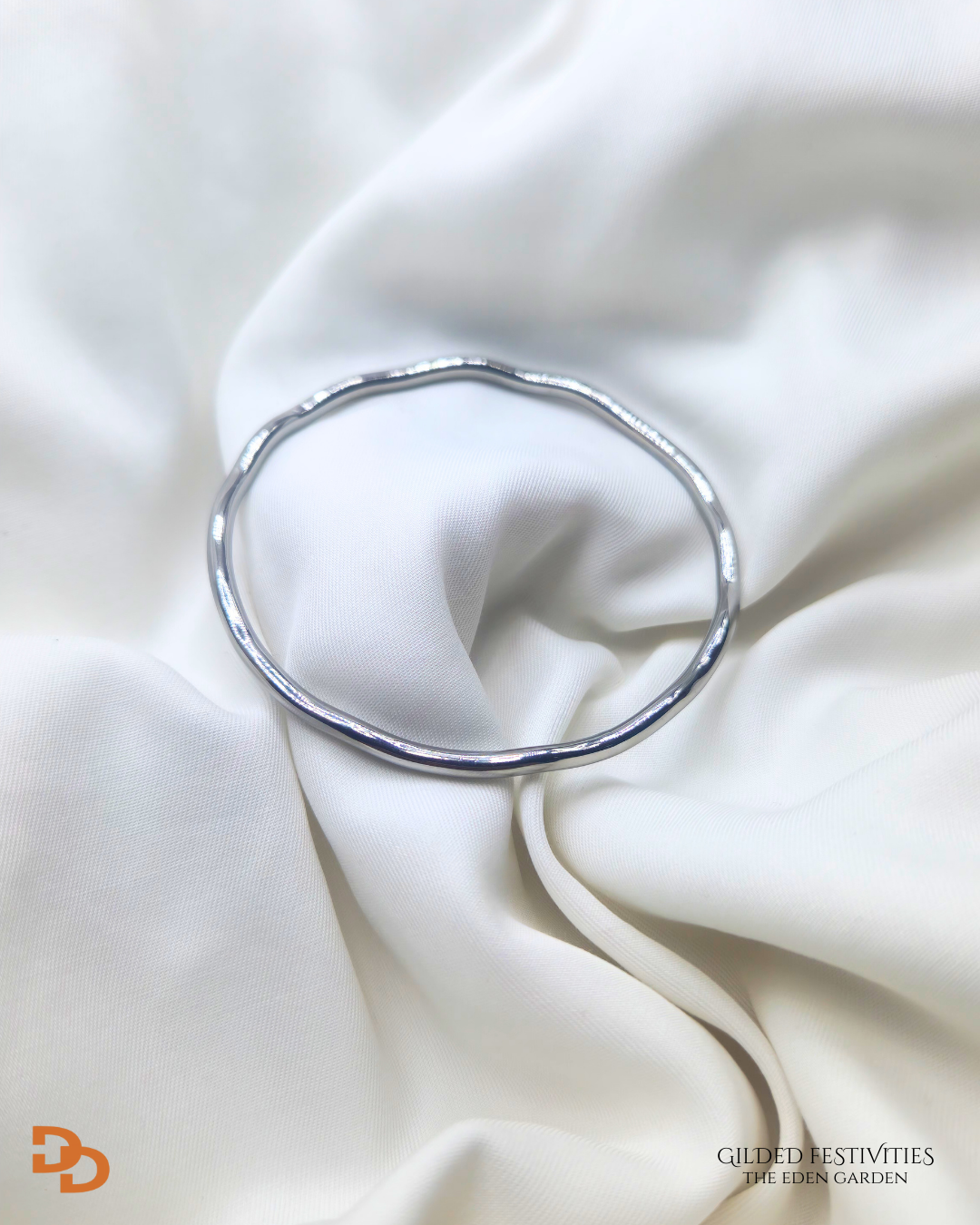Tamia wavy bangle